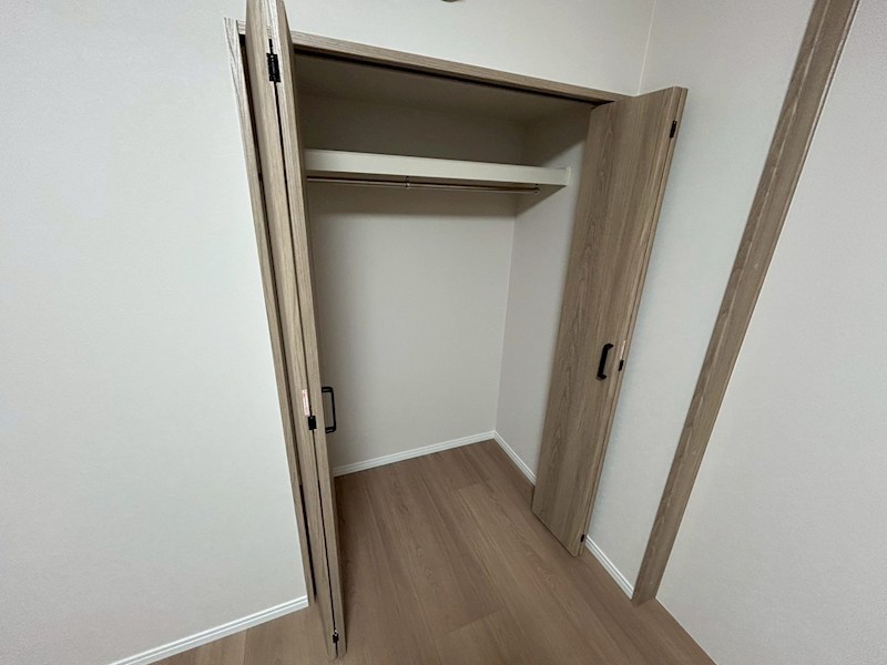 ロワールマンション青葉WEST棟 内観写真（収納）