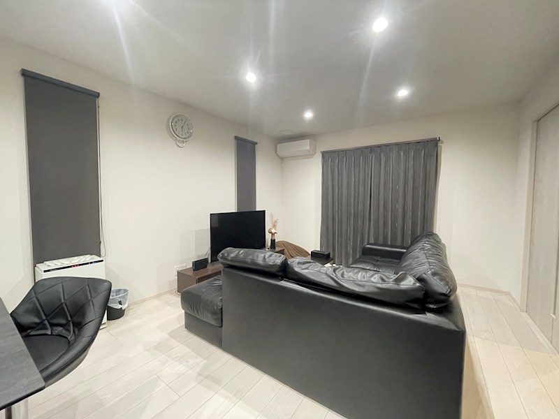 篠崎四丁目15番戸建 内観写真（リビング）