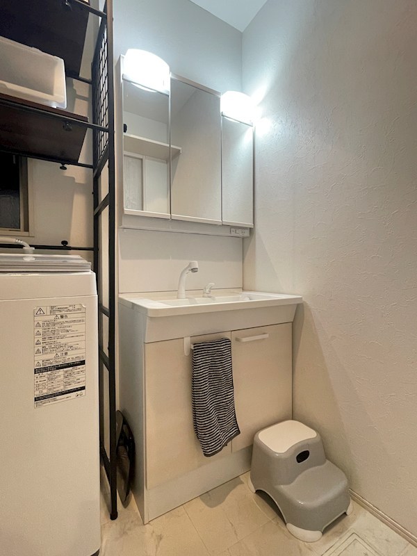 篠崎四丁目15番戸建 内観写真（洗面台・洗面所）