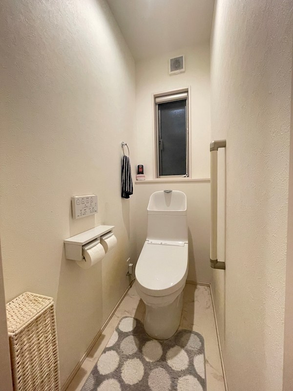 篠崎四丁目15番戸建 内観写真（トイレ）