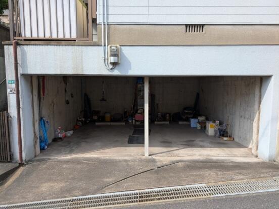 南丘一丁目戸建 現地写真（駐車場）