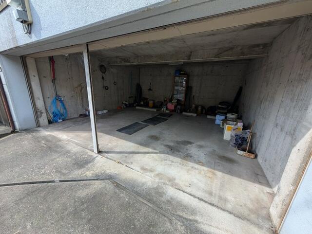 南丘一丁目戸建 現地写真（駐車場）