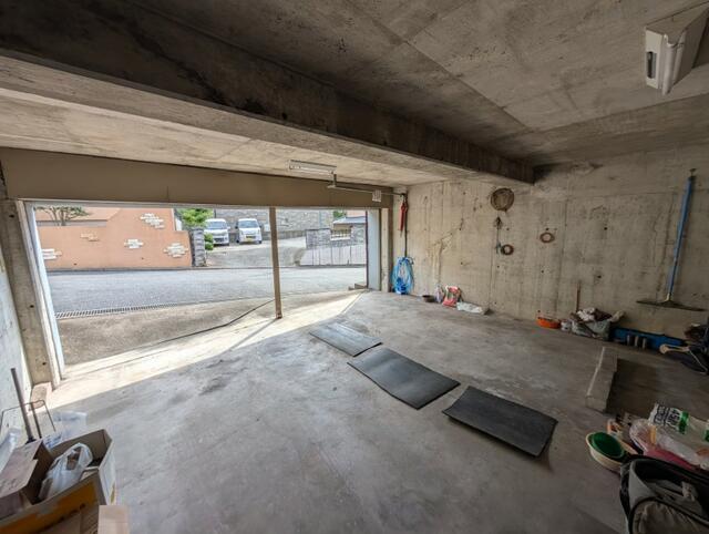 南丘一丁目戸建 現地写真（駐車場）