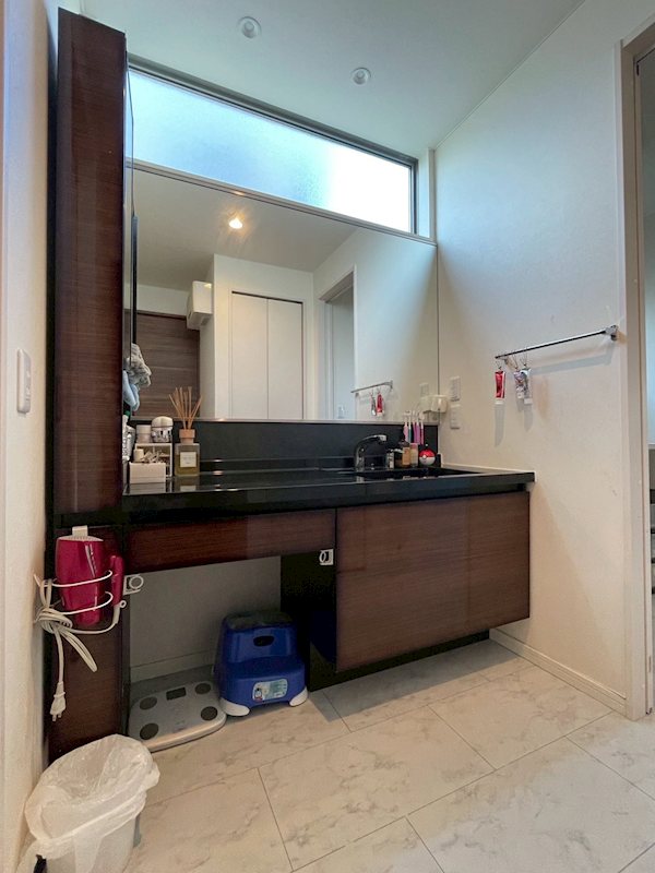 塩屋一丁目戸建 内観写真（洗面台・洗面所）