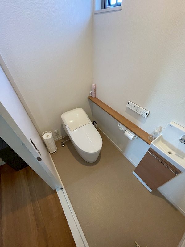 塩屋一丁目戸建 内観写真（トイレ）