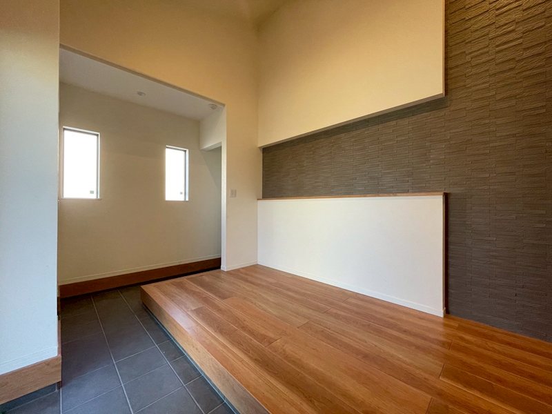 塩屋一丁目戸建 現地写真（玄関）