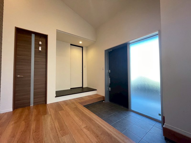 塩屋一丁目戸建 現地写真（玄関）