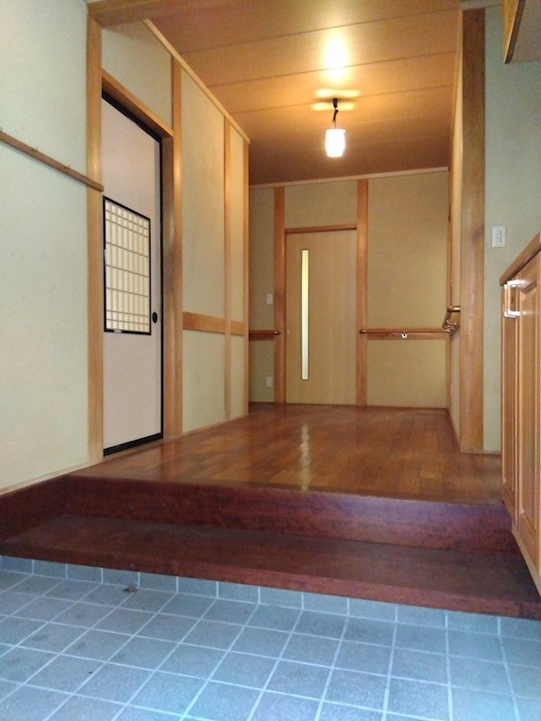 富士見二丁目戸建 現地写真（玄関）