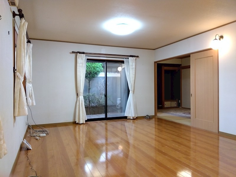 富士見二丁目戸建 内観写真（リビング）
