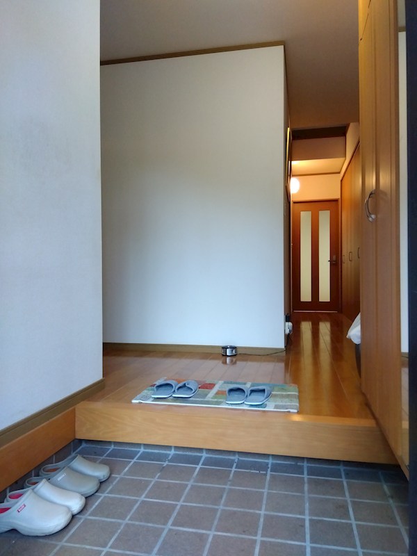 富士見二丁目戸建 現地写真（玄関）