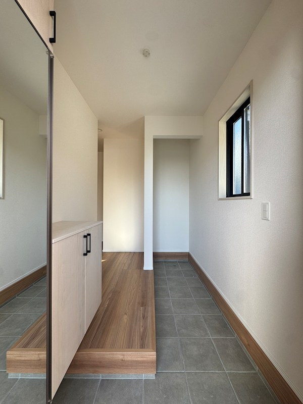 下畑町新築戸建3号棟　1期 現地写真（玄関）