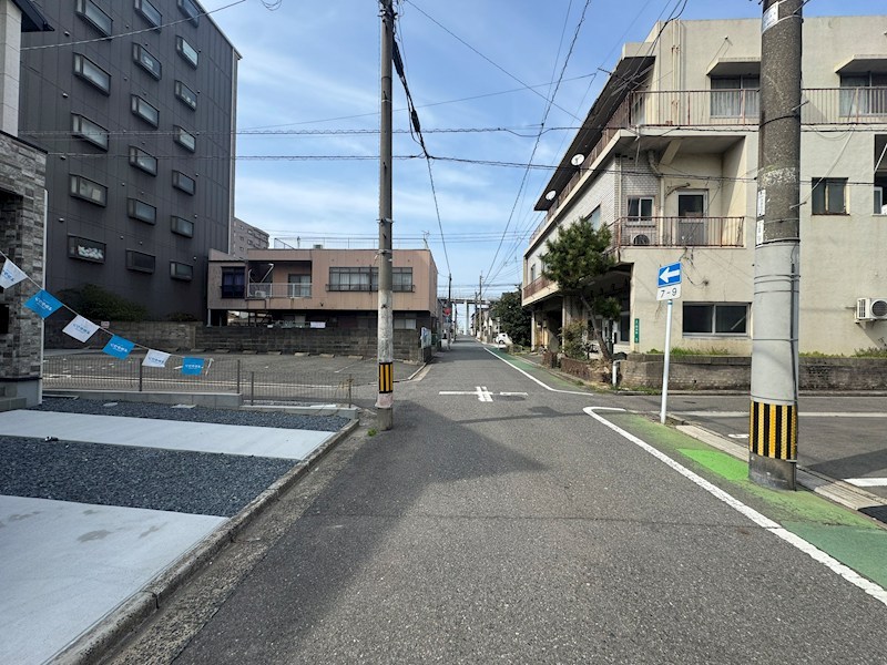 明治町新築戸建1号棟　1期 現地写真（前面道路含む現地写真）