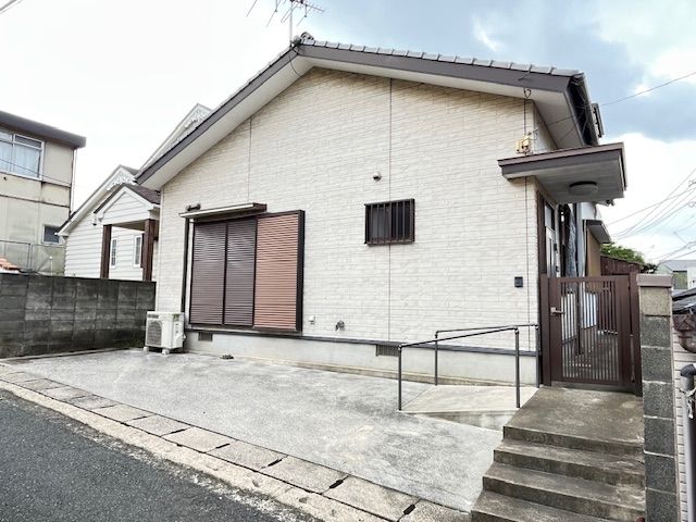 羽山一丁目戸建 現地写真（駐車場）