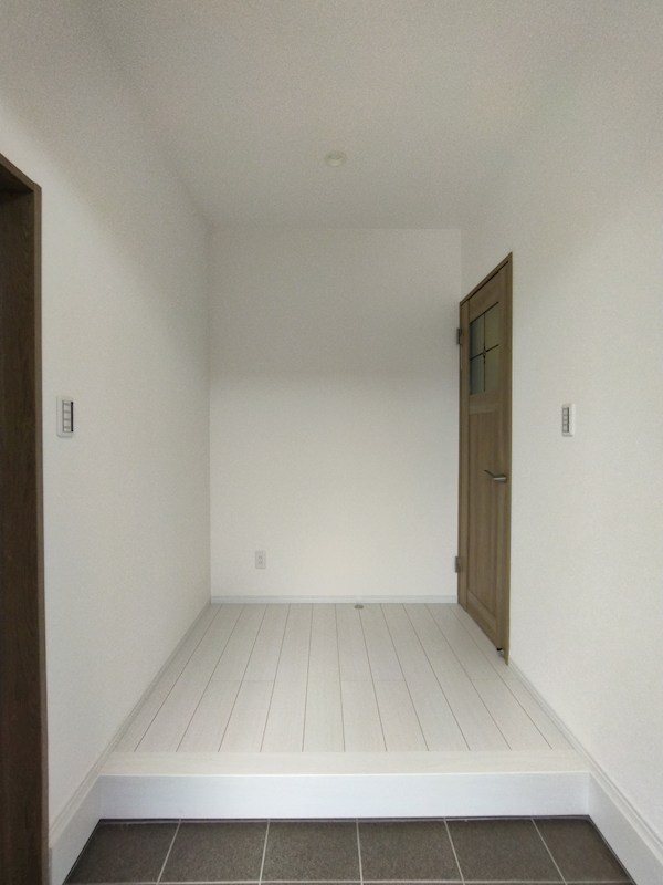 大字感田新築戸建2号地 現地写真（玄関）