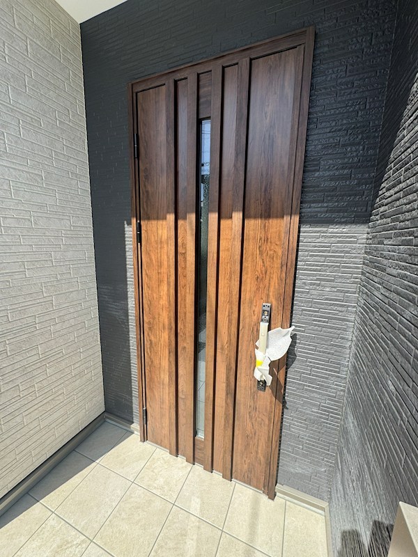 藤原三丁目新築戸建1号棟　4期  現地写真（玄関）