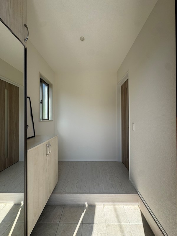 藤原三丁目新築戸建1号棟　4期  現地写真（玄関）