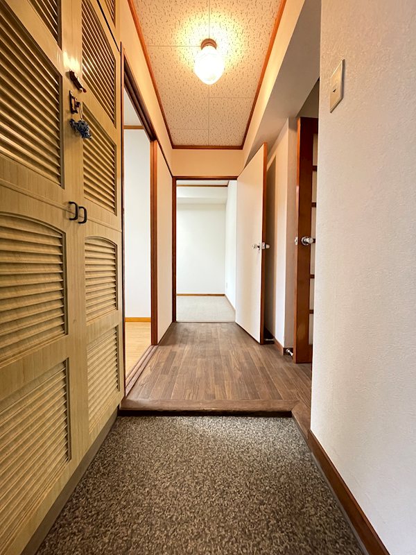 エメラルドハイツ大里Ⅰ 現地写真（玄関）