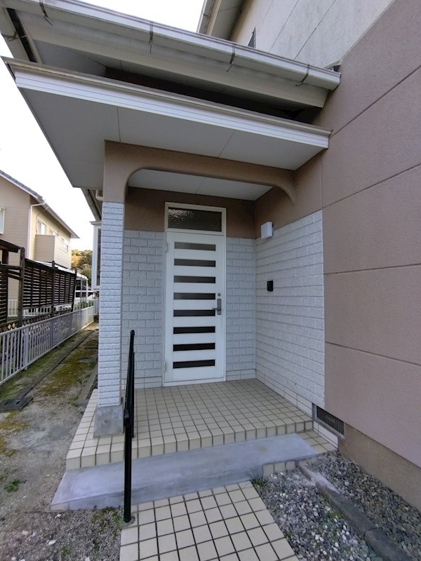 芙蓉二丁目戸建 現地写真（玄関）