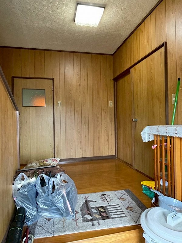 若葉三丁目1番戸建 現地写真（玄関）