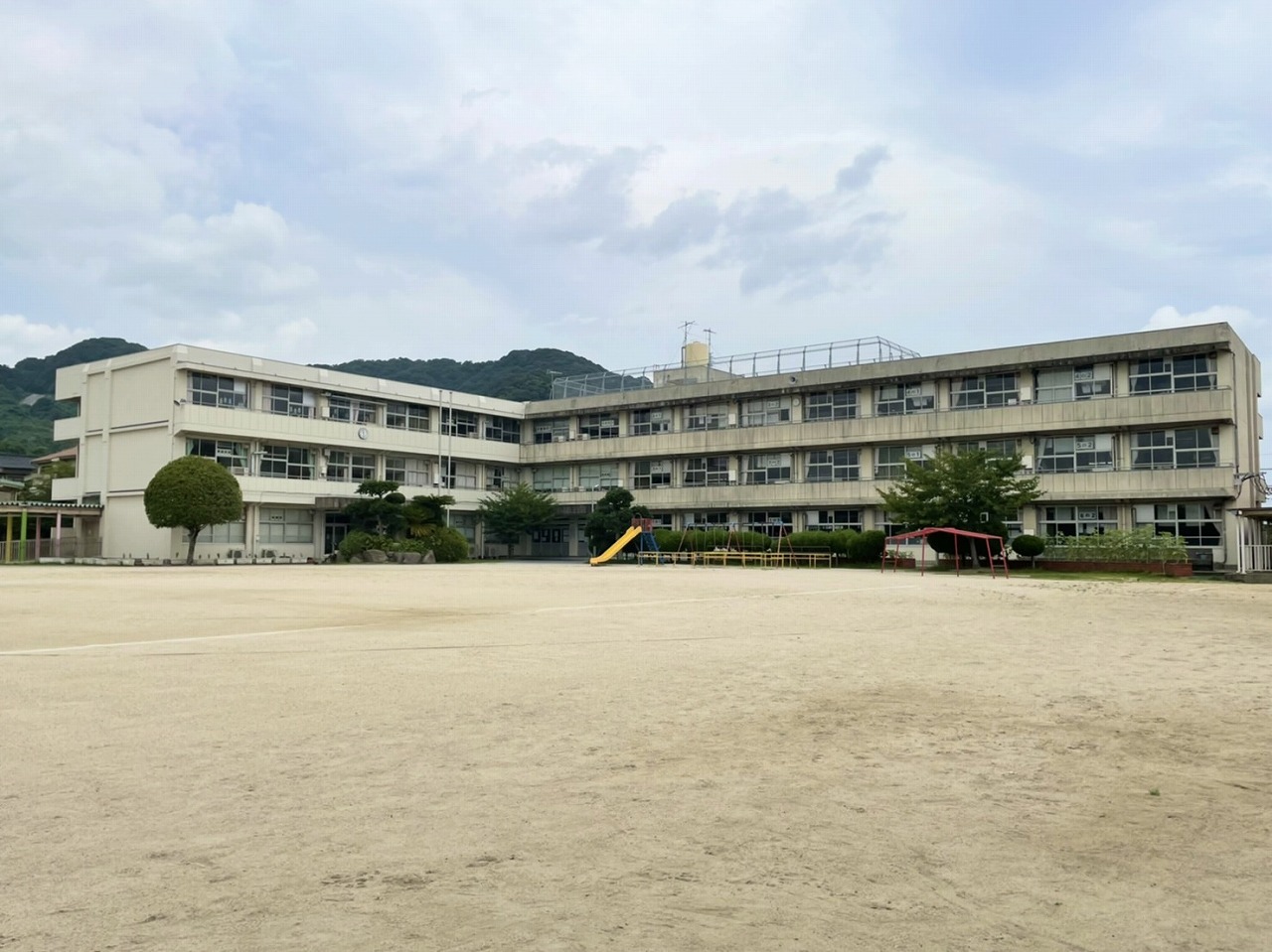 京町一丁目土地 小学校