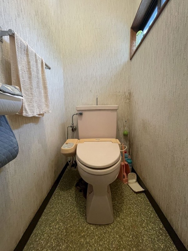 黒川東二丁目13番戸建 内観写真（トイレ）