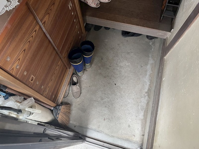 黒川東二丁目13番戸建 現地写真（玄関）