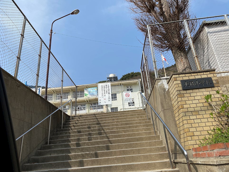 黒川東二丁目13番戸建 小学校