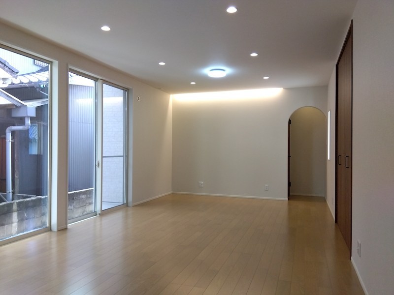湯川新町一丁目新築戸建 内観写真（リビング）
