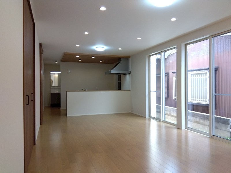 湯川新町一丁目新築戸建 内観写真（リビング）