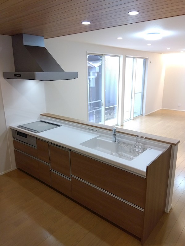 湯川新町一丁目新築戸建 内観写真（キッチン）