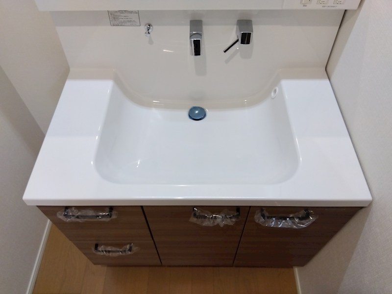 湯川新町一丁目新築戸建 内観写真（洗面台・洗面所）