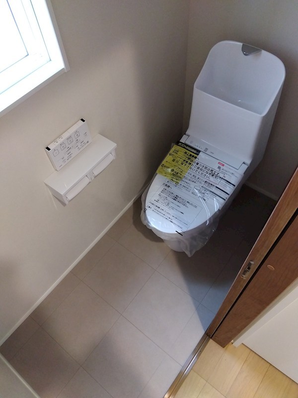 湯川新町一丁目新築戸建 内観写真（トイレ）