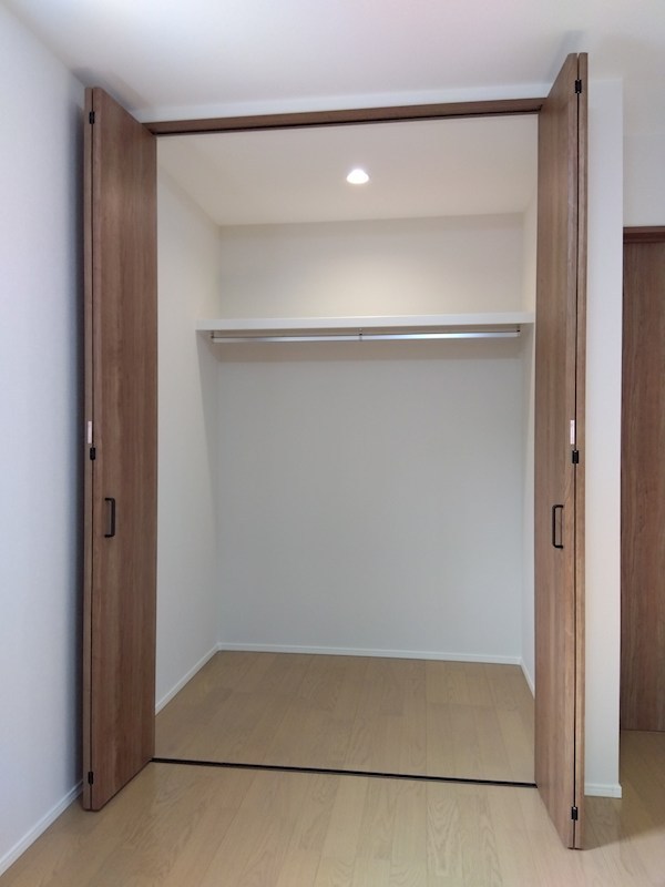 湯川新町一丁目新築戸建 内観写真（収納）