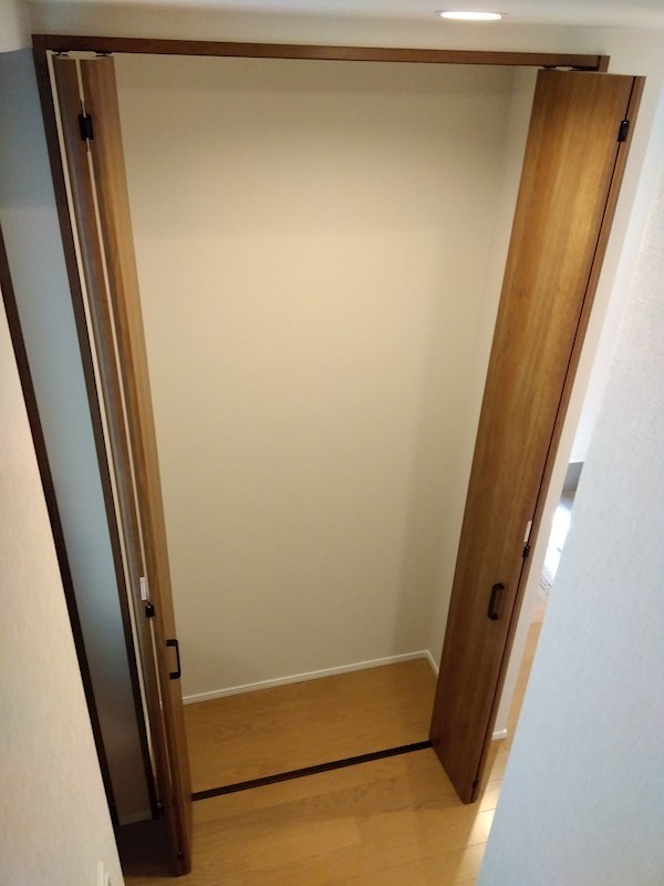 湯川新町一丁目新築戸建 内観写真（収納）
