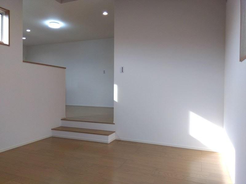 湯川新町二丁目新築戸建 内観写真（リビング）