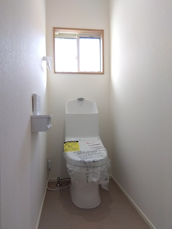 湯川新町二丁目新築戸建 内観写真（トイレ）