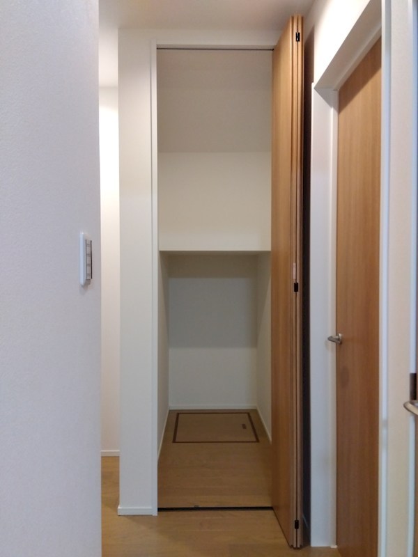 湯川新町二丁目新築戸建 内観写真（収納）