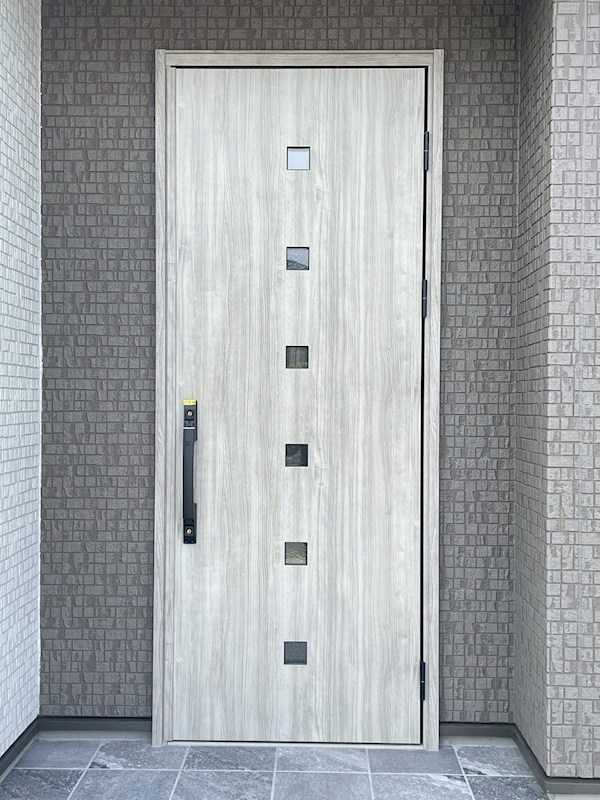 上の原三丁目5番新築戸建 現地写真（玄関）