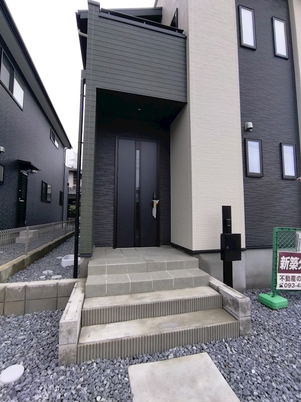 畠田二丁目新築戸建2号棟　1期 現地写真（玄関）