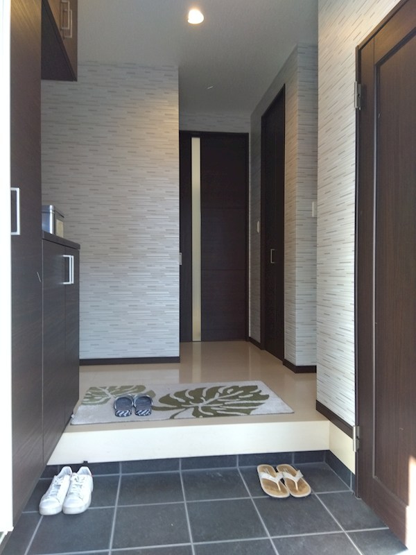 行事一丁目戸建 現地写真（玄関）