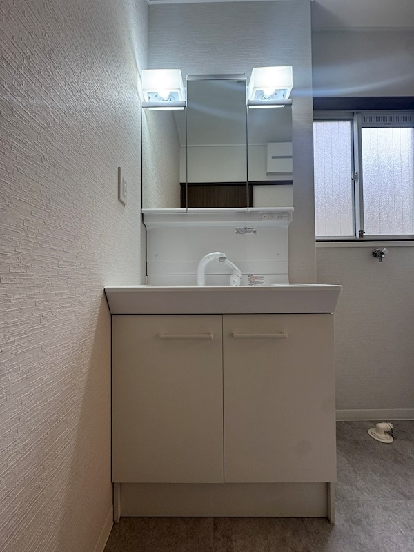 ひかりヶ丘七丁目戸建 内観写真（洗面台・洗面所）