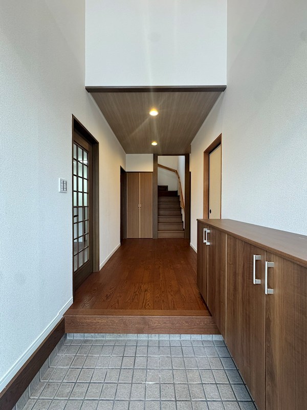 ひかりヶ丘七丁目戸建 現地写真（玄関）