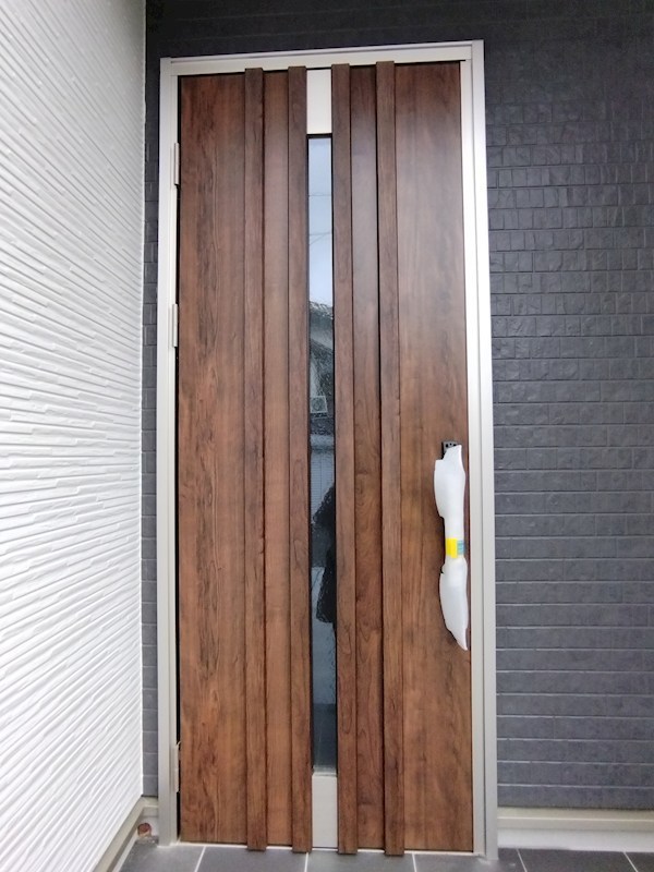 春日台三丁目新築戸建2号棟 現地写真（玄関）