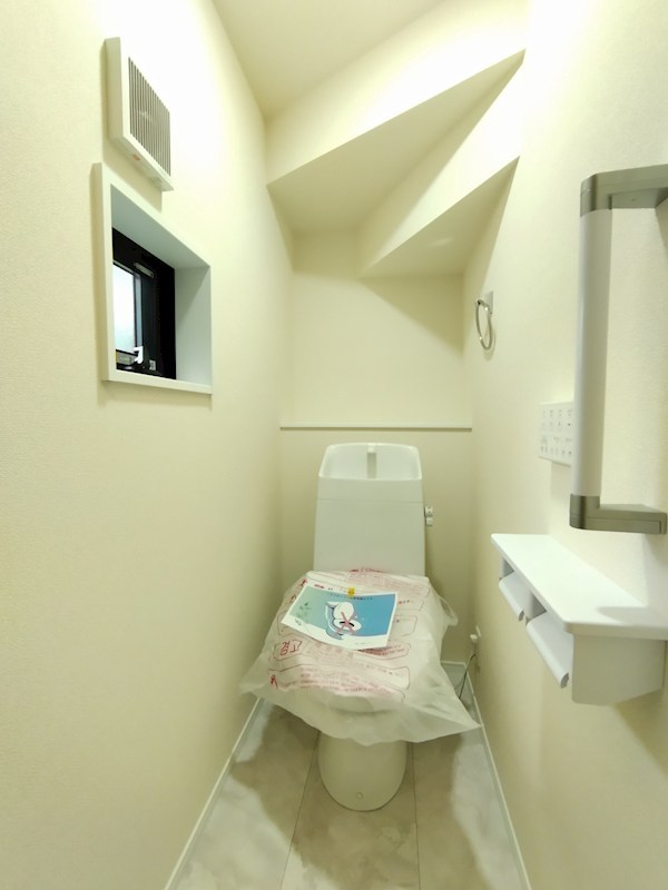春日台三丁目新築戸建1号棟 内観写真（トイレ）
