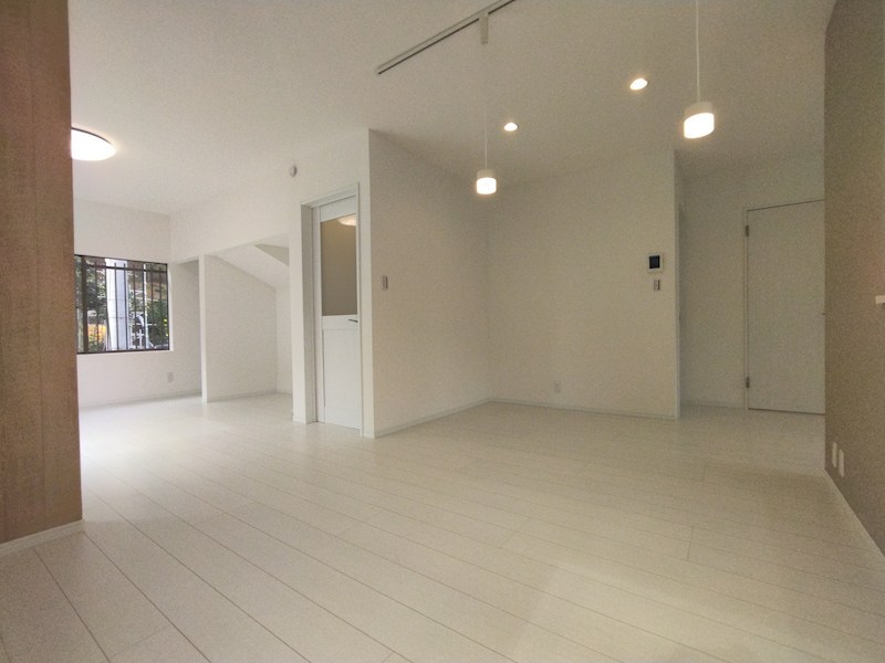 ひかりヶ丘四丁目戸建 内観写真（リビング）