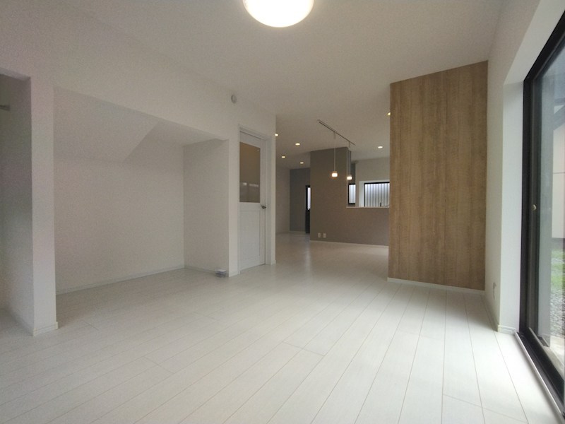ひかりヶ丘四丁目戸建 内観写真（リビング）