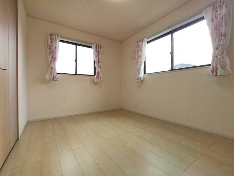 蓮花寺二丁目戸建 内観写真（リビング以外の居室）