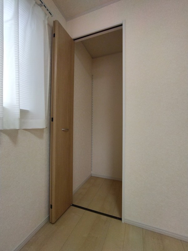蓮花寺二丁目戸建 内観写真（収納）