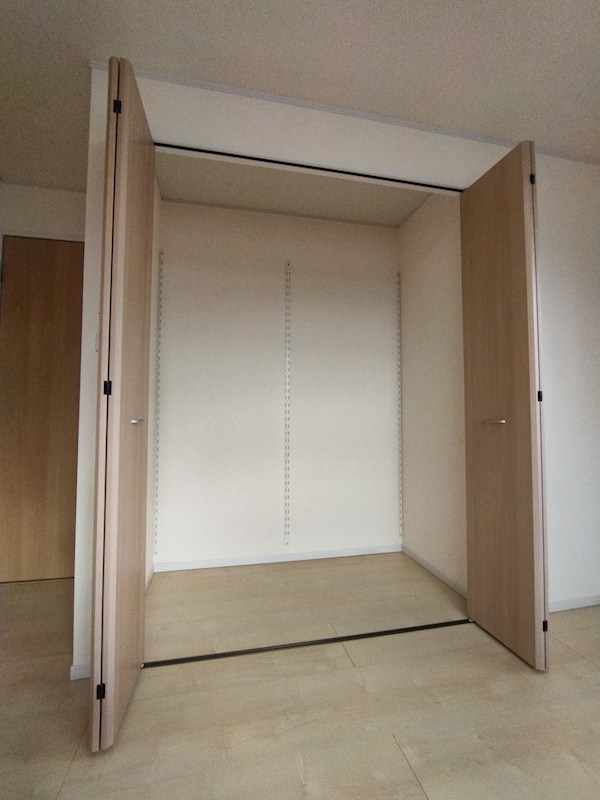蓮花寺二丁目戸建 内観写真（収納）
