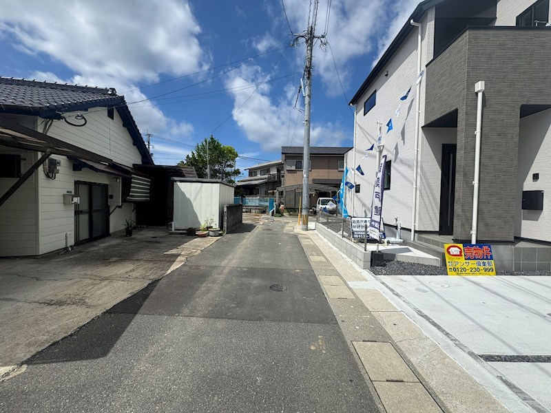 東郷五丁目新築戸建1号棟　1期 現地写真（前面道路含む現地写真）